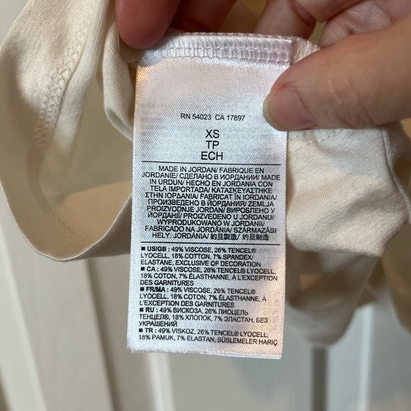 Banana Republic Luxe Touch Cream
Sleeveless Tank, XS, NWT - Picture 7 of 8